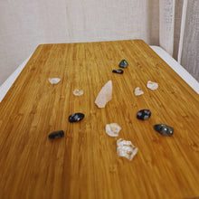 Lataa kuva Galleria-katseluun, kiviasetelma kivigrid kristalligrid ruusukvartsi sammalakaatti lumihiutaleobsidiaani vuorikristalli hahtuva kotimainen verkkokauppa
