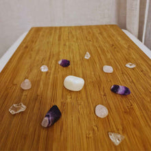 Lataa kuva Galleria-katseluun, kiviasetelma kivigrid kristalligrid ametisti valkoinen opaali chevron ametisti ruusukvartsi vuorikristalli hahtuva kotimainen verkkokauppa
