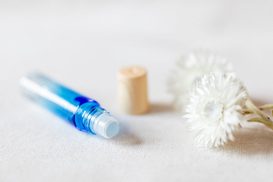 Lasinen kaksivärinen 10ml  Roll-On pullo lasirullalla - Hahtuva